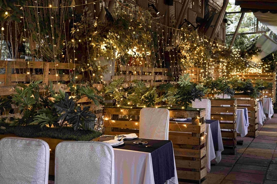 Mars Venus Restaurant - Garden in Island