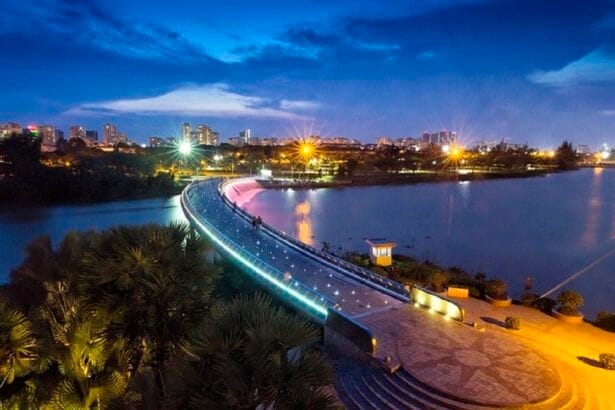Cầu Ánh Sao & Công viên Hồ Bán Nguyệt