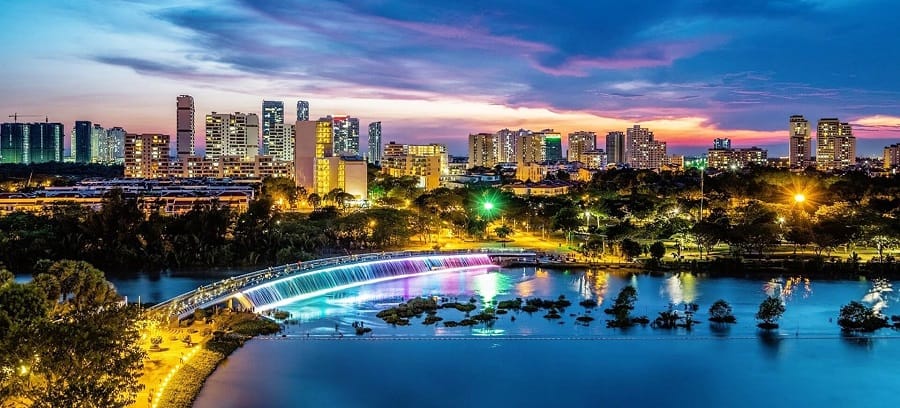 Cầu Ánh Sao & Công viên Hồ Bán Nguyệt