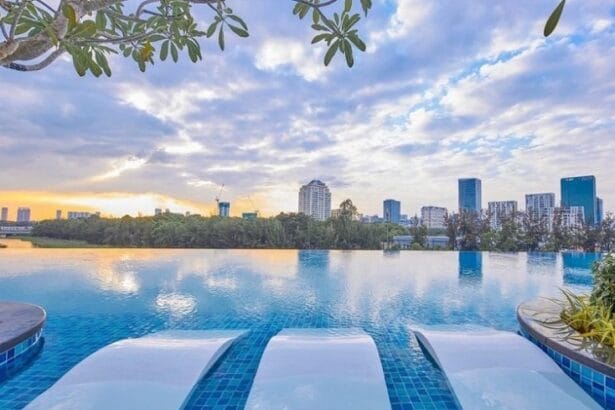 Hồ bơi tại Midtown Saigon