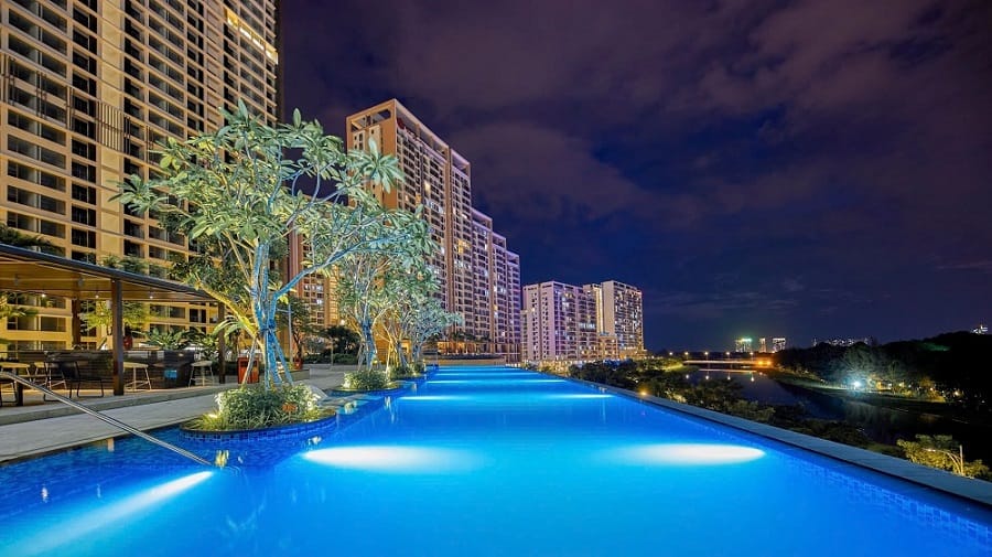 Hồ bơi tại Midtown Saigon