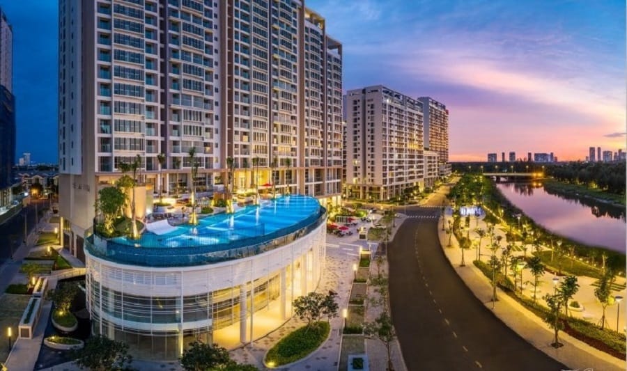 Hồ bơi tại Midtown Saigon
